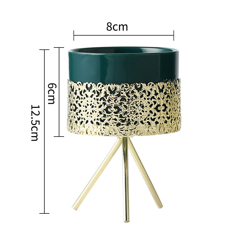Modern minimalist hydroponic planter showcasing sleek design and vibrant green plants for stylish indoor gardening.