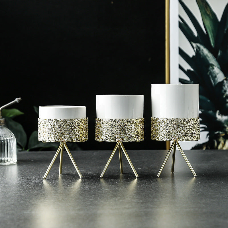 Modern minimalist hydroponic planter with sleek design, showcasing vibrant green plants for stylish indoor gardening.