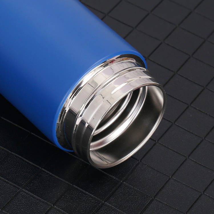 Smart water bottle with a sleek design, featuring temperature control to keep drinks at the perfect temperature.