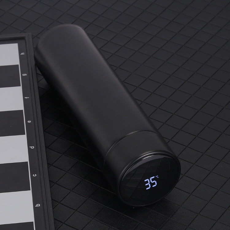 Smart water bottle with a sleek design, featuring a digital display for monitoring and maintaining ideal drinking temperature.